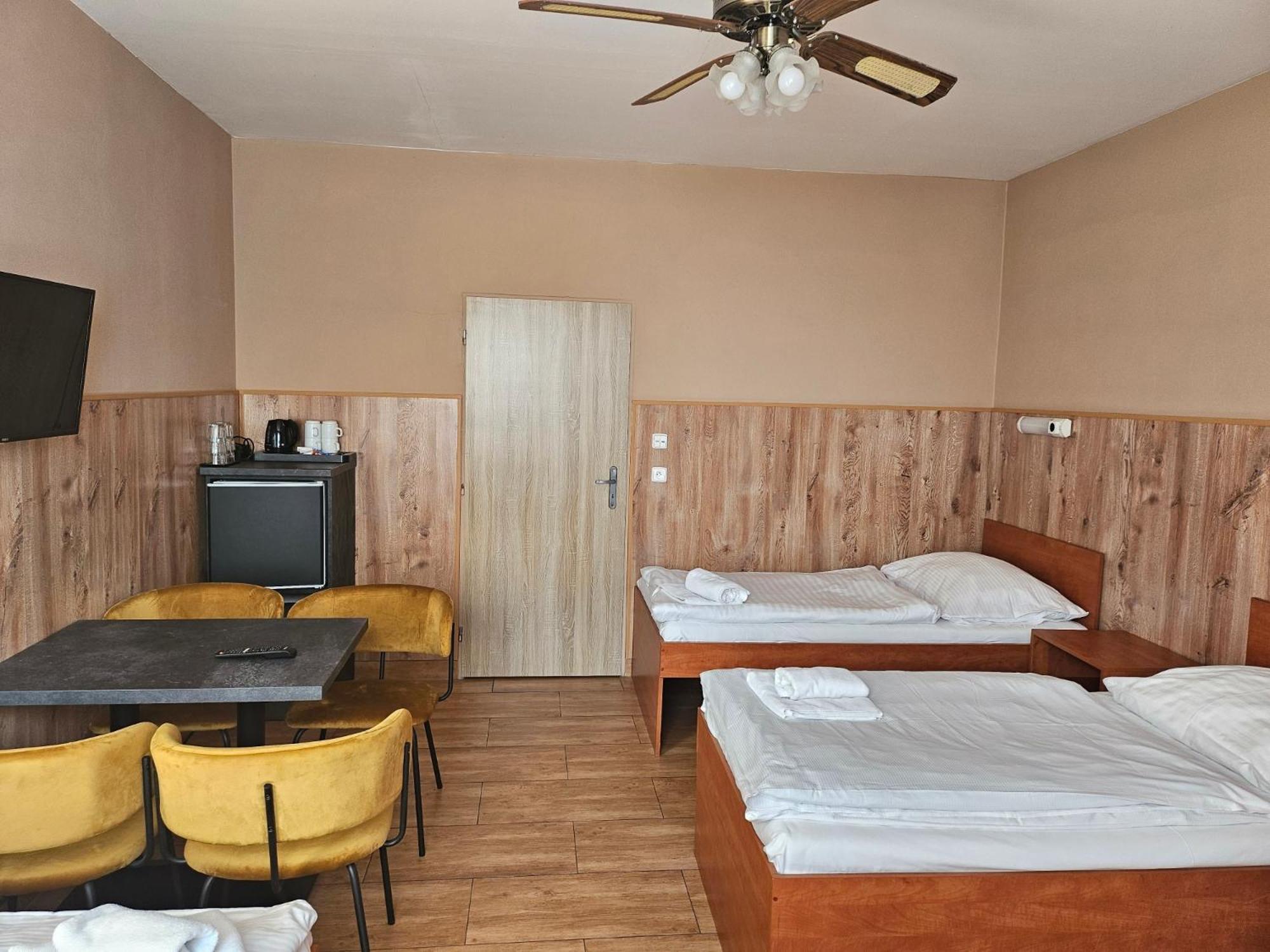 Hotel Taurus Ostrava Ngoại thất bức ảnh