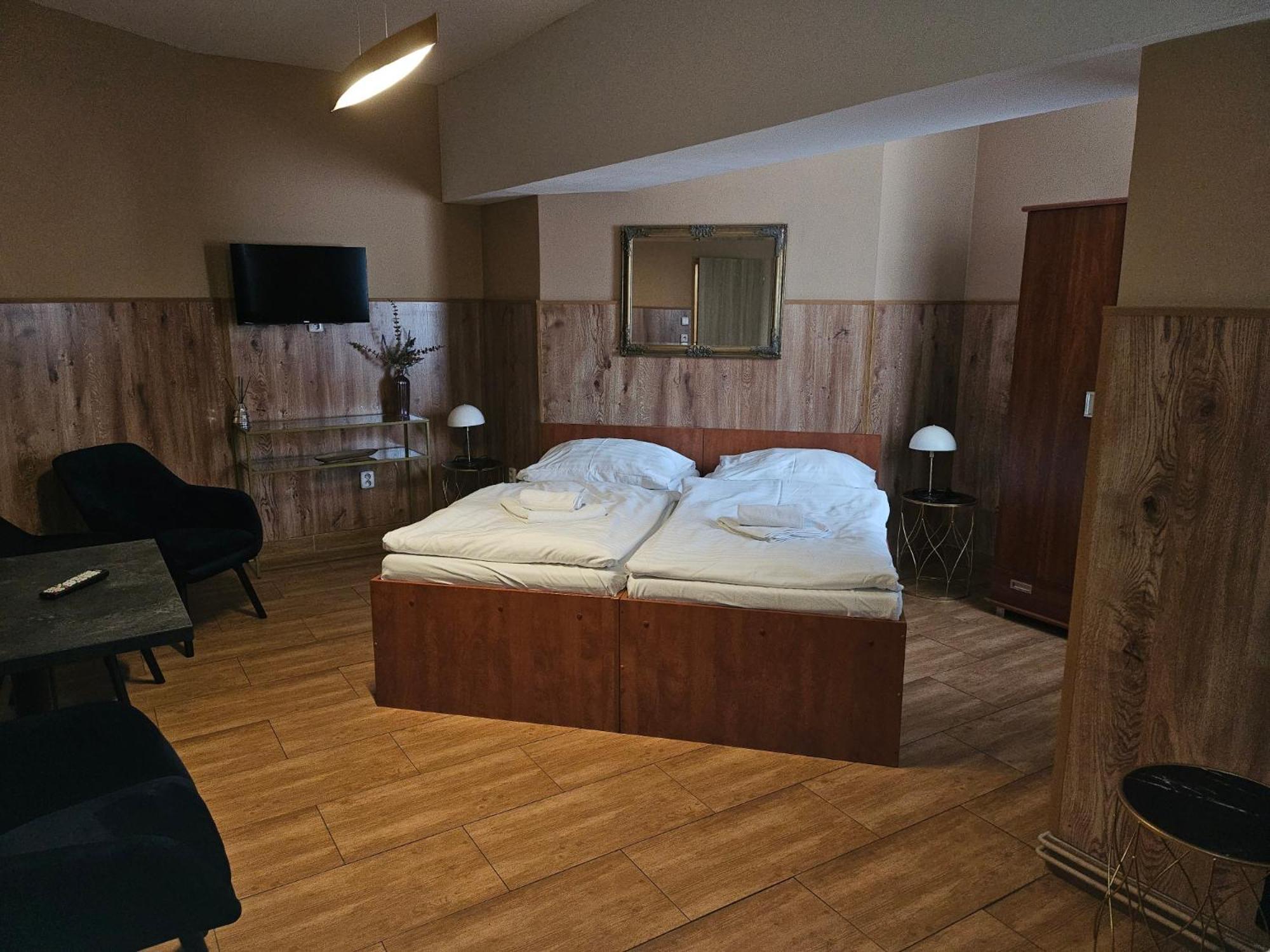 Hotel Taurus Ostrava Ngoại thất bức ảnh