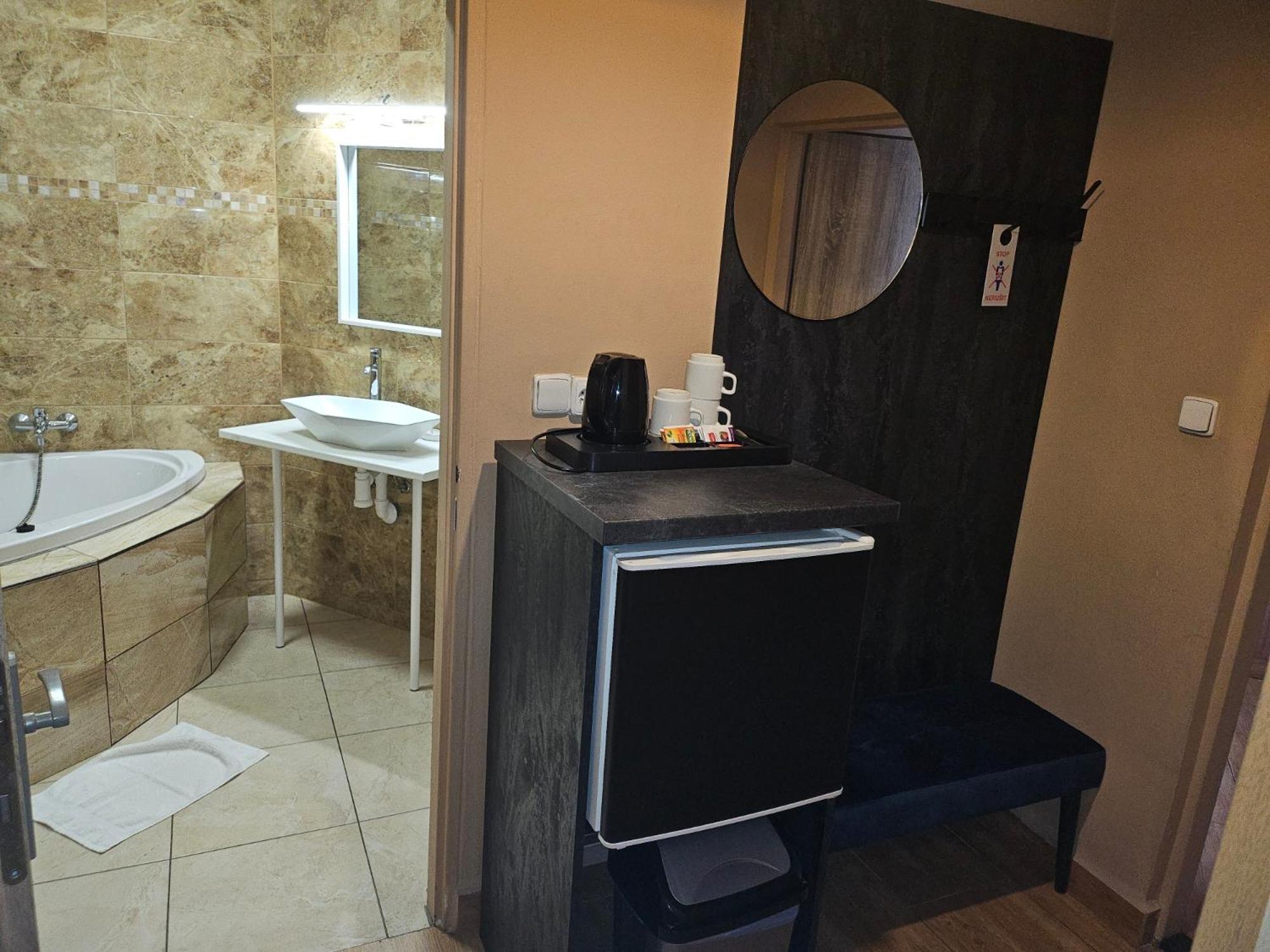 Hotel Taurus Ostrava Ngoại thất bức ảnh