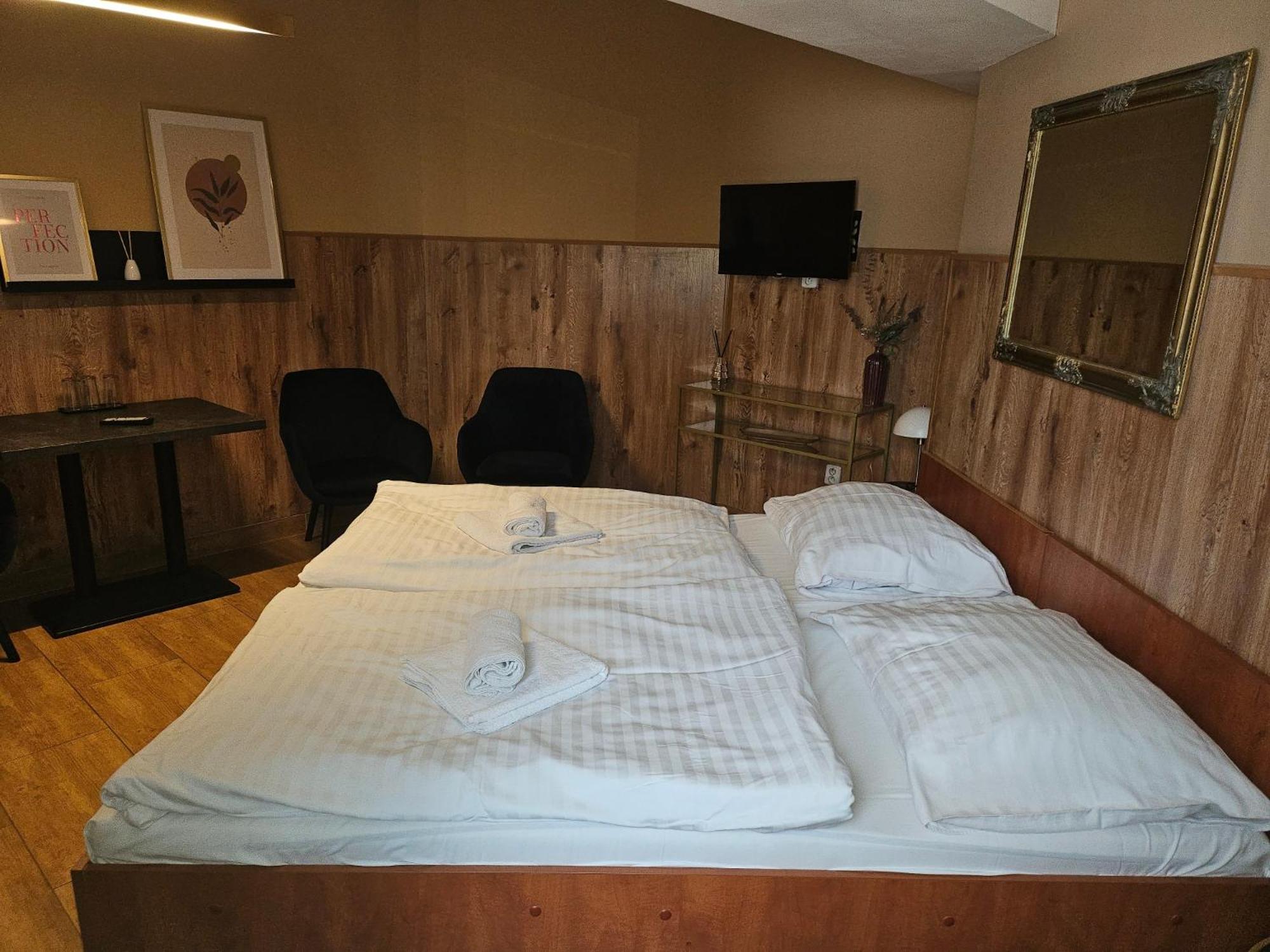 Hotel Taurus Ostrava Ngoại thất bức ảnh