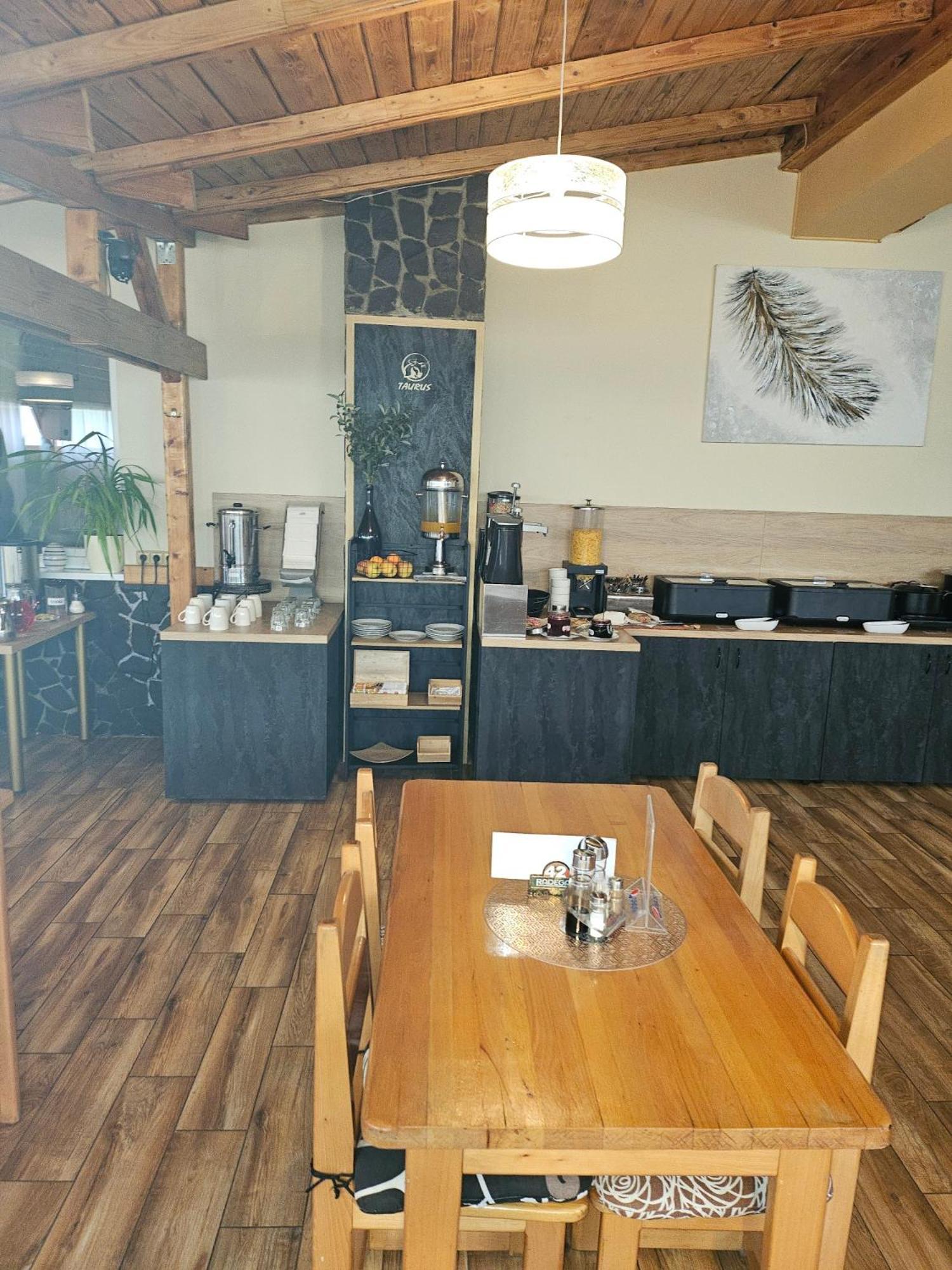 Hotel Taurus Ostrava Ngoại thất bức ảnh