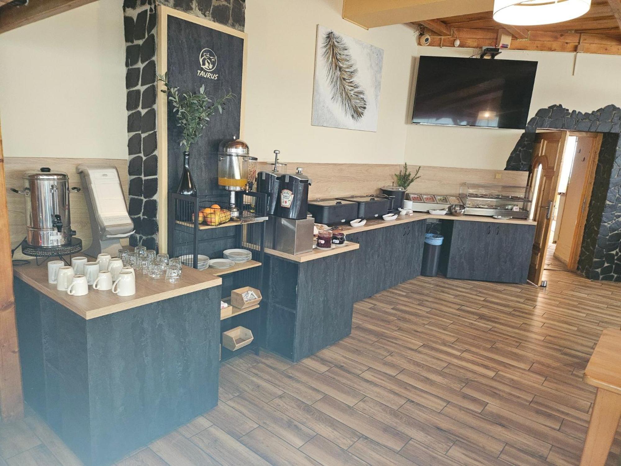 Hotel Taurus Ostrava Ngoại thất bức ảnh